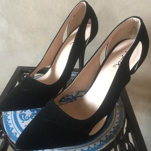 Quipid black faux suede heels